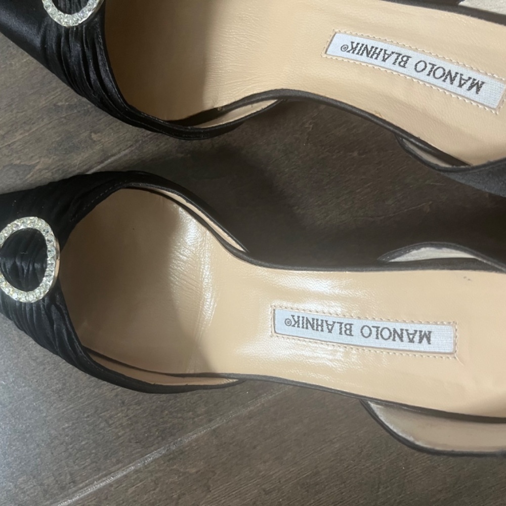 Manolo Blahnik Black Shoes Heels - Picture 5 of 7